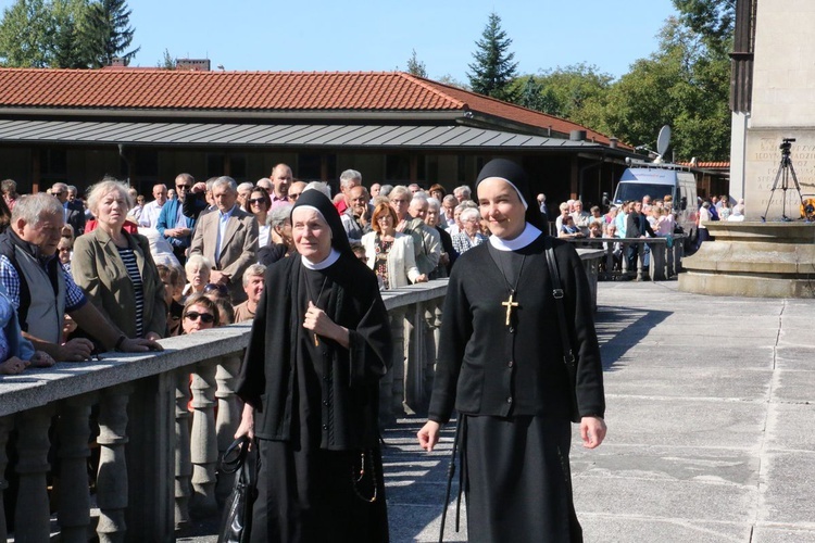 Odpust w opactwie cystersów w Mogile ku czci Podwyższenia Krzyża Świętego