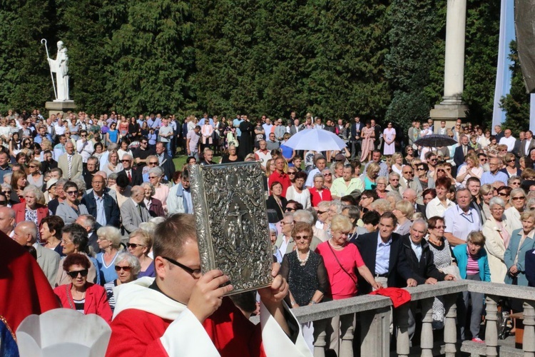 Odpust w opactwie cystersów w Mogile ku czci Podwyższenia Krzyża Świętego