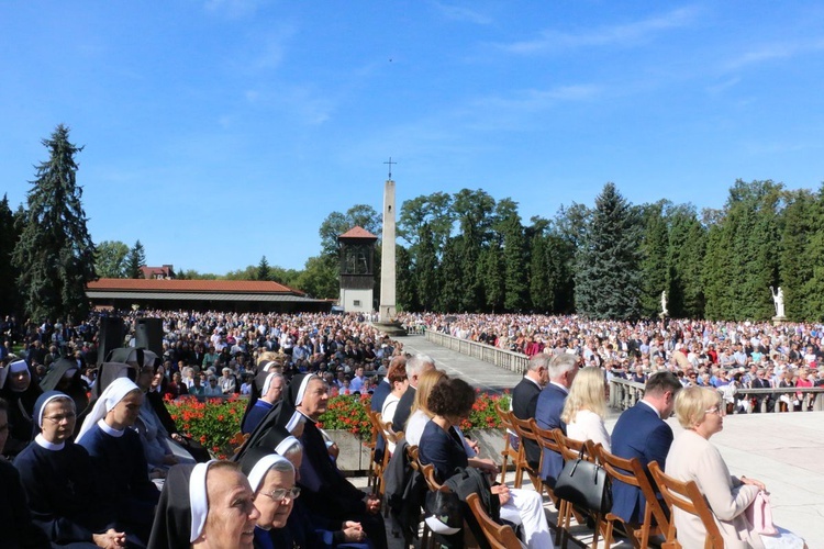 Odpust w opactwie cystersów w Mogile ku czci Podwyższenia Krzyża Świętego