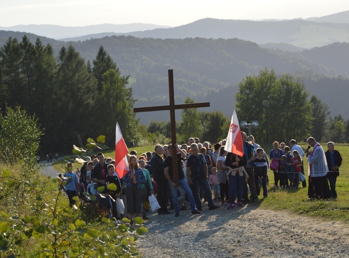 Muszyna-Folwark. Polska pod Krzyżem