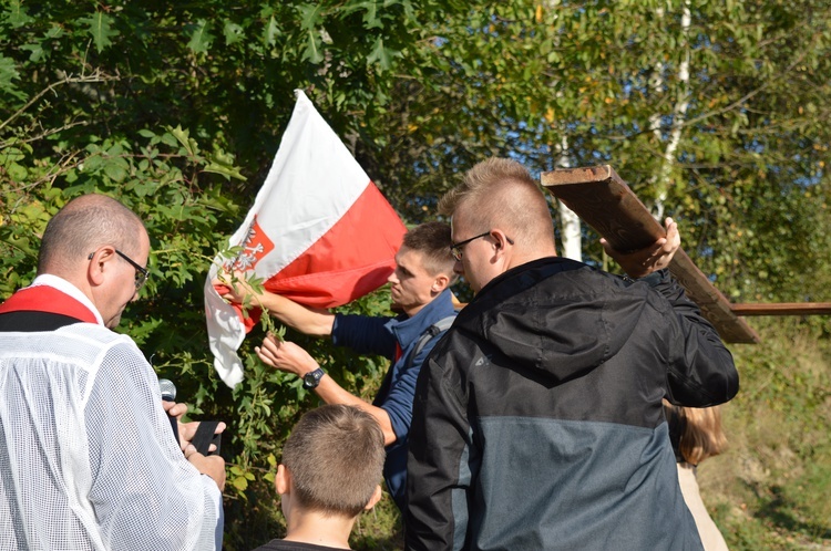 Muszyna-Folwark. Polska pod Krzyżem