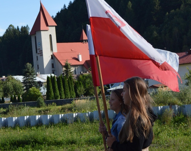 Muszyna-Folwark. Polska pod Krzyżem