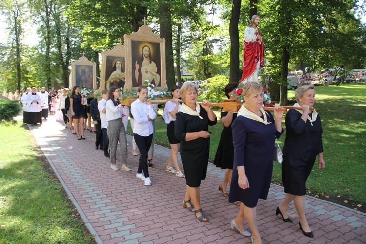 Wprowadzenie relikwii błogosławionych męczenników z Pariacoto do Wielkiej Wsi