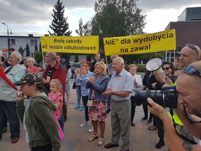 Manifestanci boją się, że eksploatacja zniszczy ich dobytek