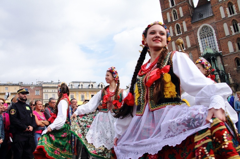 Przekazanie repliki mongolskiej strzały przez Paolę Giacomini