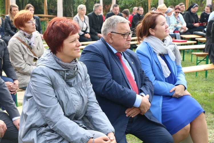 Poświęcenie kaplicy w Małkowicach i festyn Caritasu