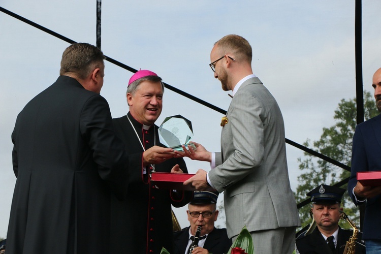 Poświęcenie kaplicy w Małkowicach i festyn Caritasu