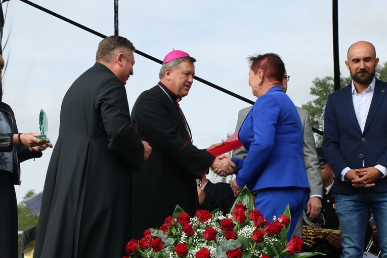 Poświęcenie kaplicy w Małkowicach i festyn Caritasu