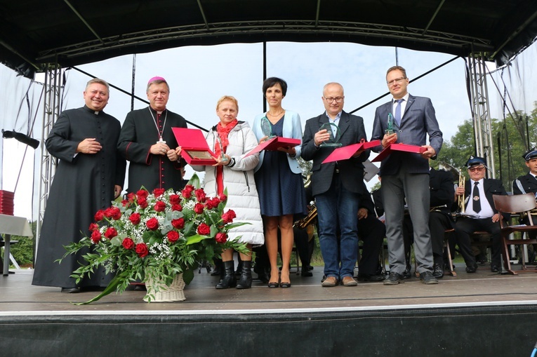 Poświęcenie kaplicy w Małkowicach i festyn Caritasu