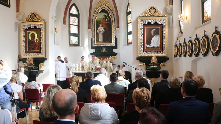 Poświęcenie kaplicy w Małkowicach i festyn Caritasu