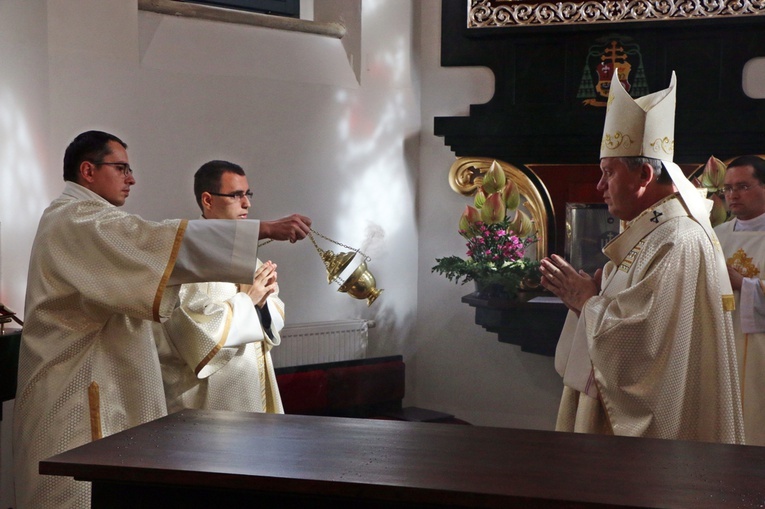 Poświęcenie kaplicy w Małkowicach i festyn Caritasu