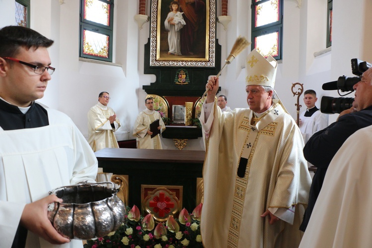 Poświęcenie kaplicy w Małkowicach i festyn Caritasu