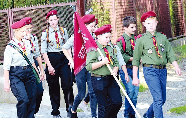 Harcerze z 9. Nowosądeckiej Drużyny Wielopoziomowej „Zdobywcy szczytów”.