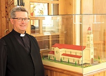 – Projekt przygotował Jan Raniszewski – mówi ksiądz proboszcz.