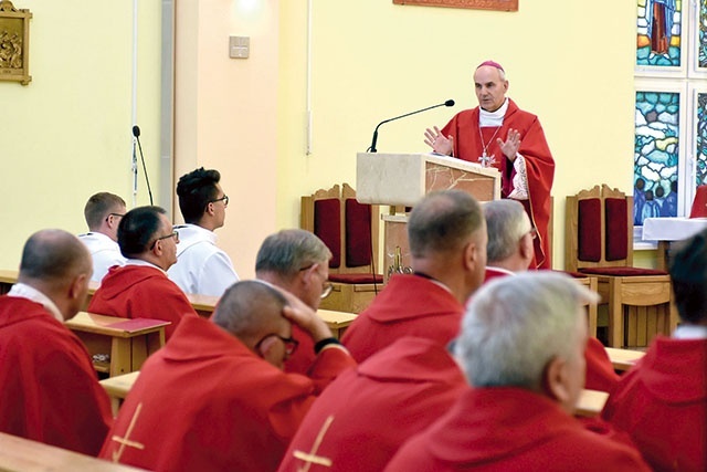 Biskup głosił konferencje, ale i homilie w czasie wspólnych Mszy św.