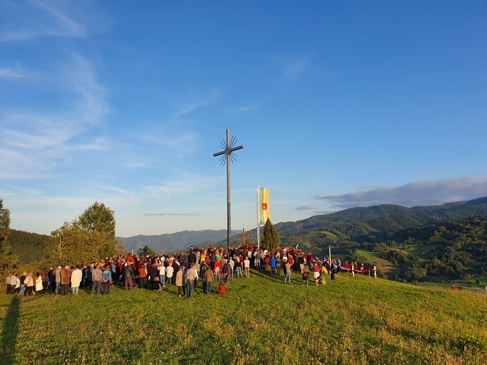 Ochotnica Dolna. Polska pod Krzyżem