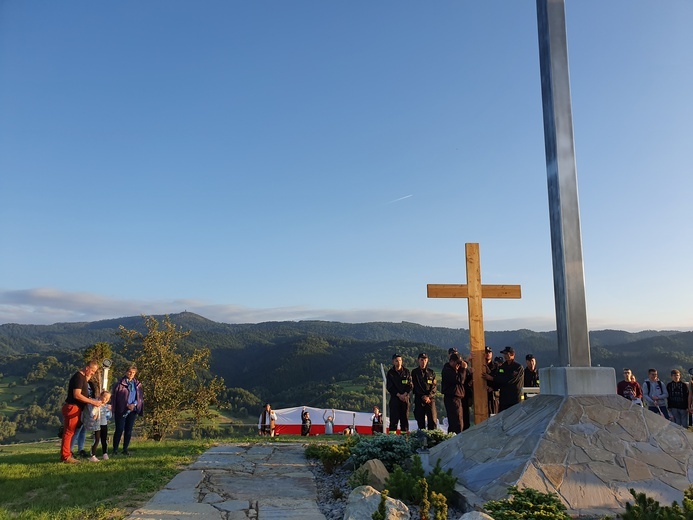 Ochotnica Dolna. Polska pod Krzyżem