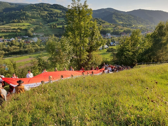 Ochotnica Dolna. Polska pod Krzyżem