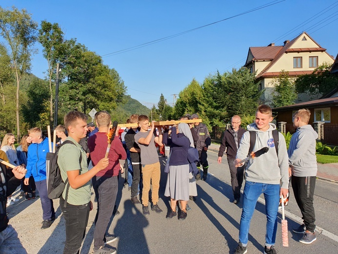 Ochotnica Dolna. Polska pod Krzyżem