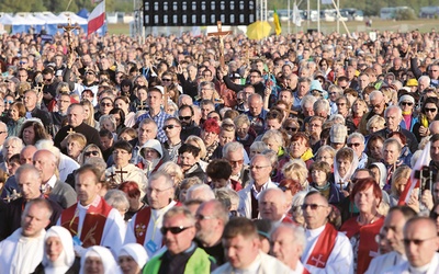 Na płycie lotniska Włocławek-Kruszyn zgromadziło się kilkadziesiąt tysięcy osób.
