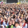 Na płycie lotniska Włocławek-Kruszyn zgromadziło się kilkadziesiąt tysięcy osób.