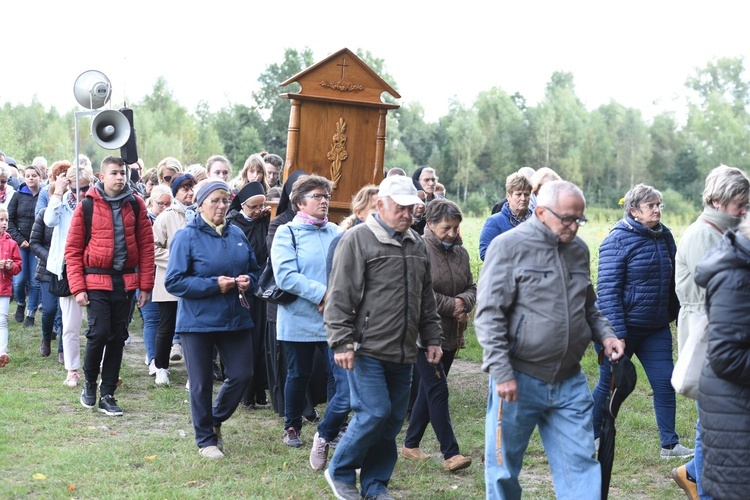 Droga Krzyżowa w Wał Rudzie