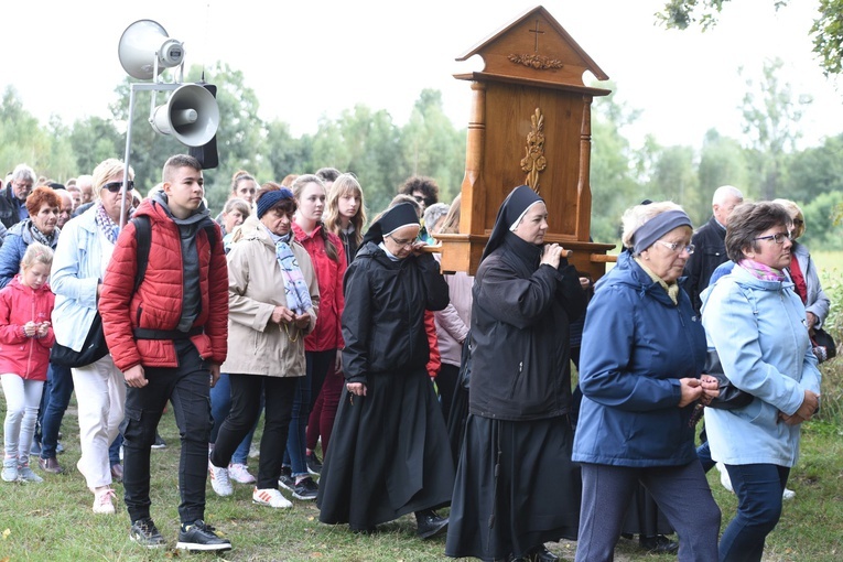 Droga Krzyżowa w Wał Rudzie