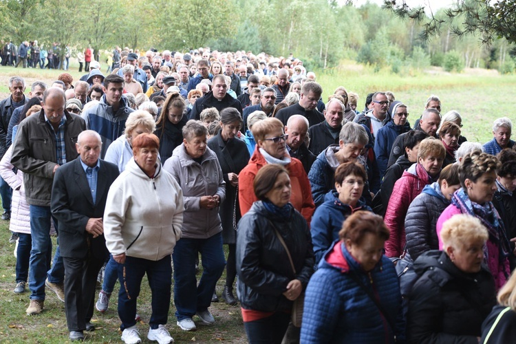 Droga Krzyżowa w Wał Rudzie