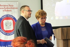 Lucyna Wiśniewska i Krzysztof Skórzewski, mazowiecki państwowy wojewódzki inspektor sanitarny.
