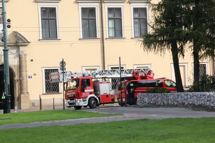 Ćwiczenia strażackie w klasztorze franciszkanów w Krakowie