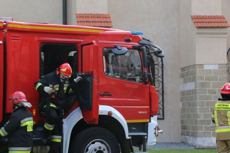 Ćwiczenia strażackie w klasztorze franciszkanów w Krakowie