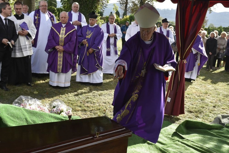 Uroczystości pogrzebowe ks. Józefa Michalskiego w Wałbrzychu i w Budzowie