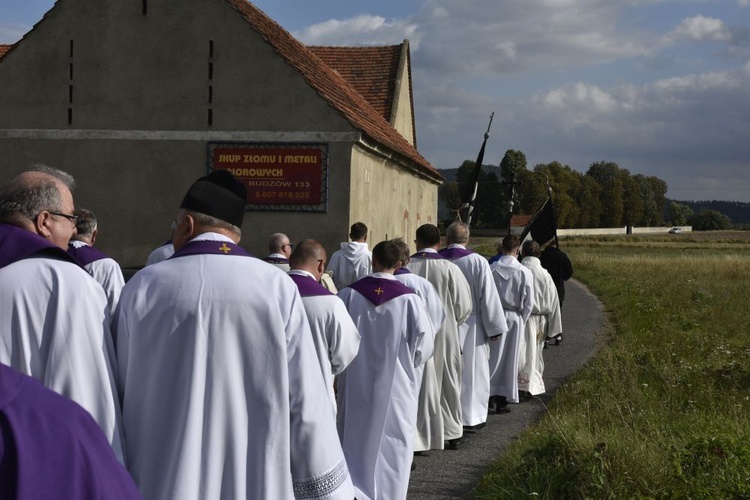 Uroczystości pogrzebowe ks. Józefa Michalskiego w Wałbrzychu i w Budzowie