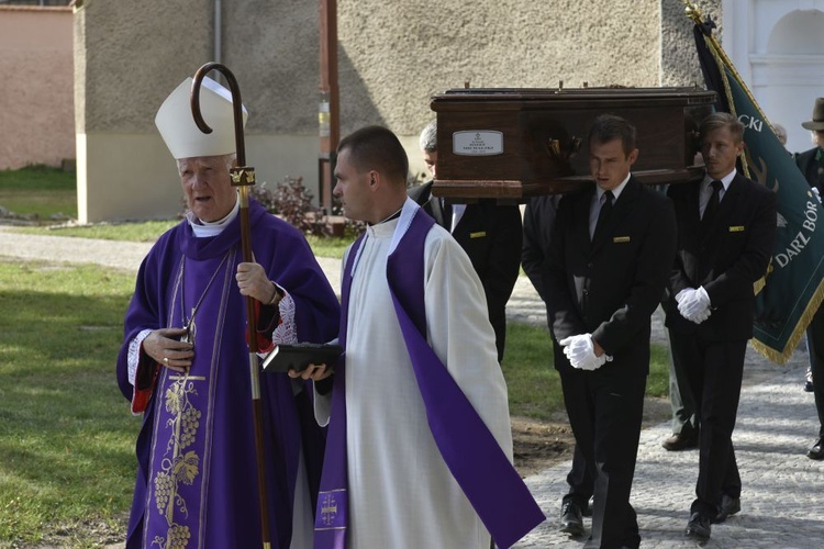 Uroczystości pogrzebowe ks. Józefa Michalskiego w Wałbrzychu i w Budzowie