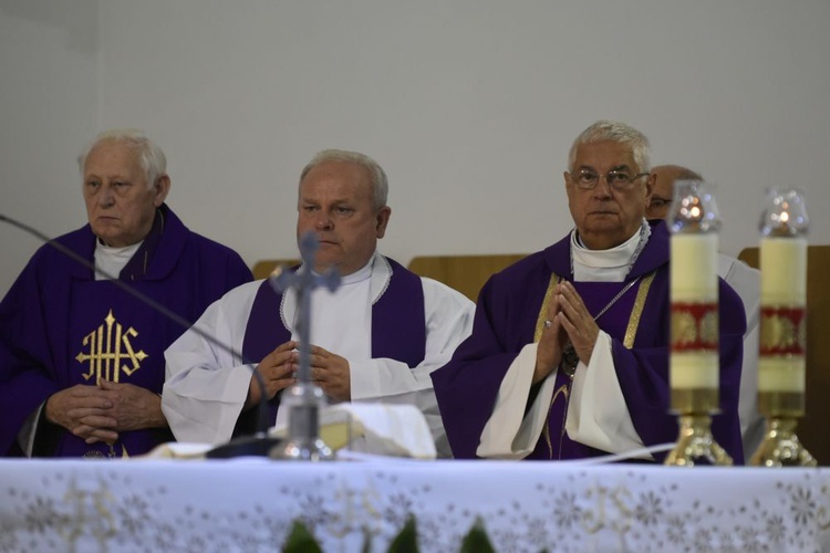 Uroczystości pogrzebowe ks. Józefa Michalskiego w Wałbrzychu i w Budzowie