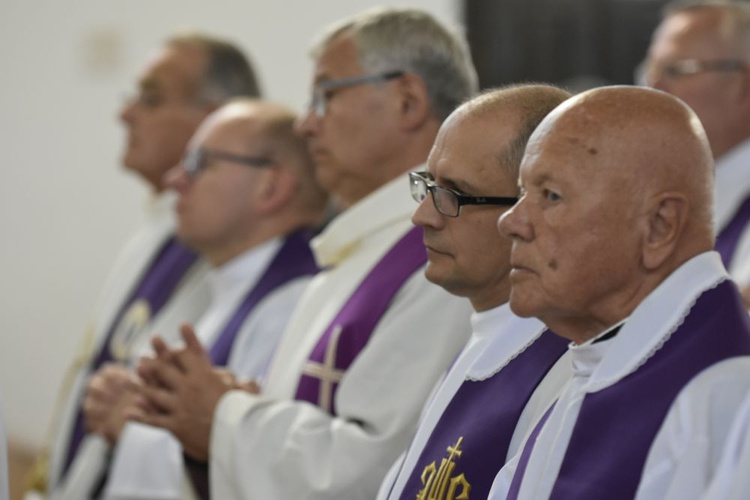 Uroczystości pogrzebowe ks. Józefa Michalskiego w Wałbrzychu i w Budzowie