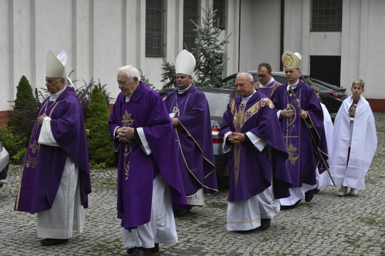 Uroczystości pogrzebowe ks. Józefa Michalskiego w Wałbrzychu i w Budzowie