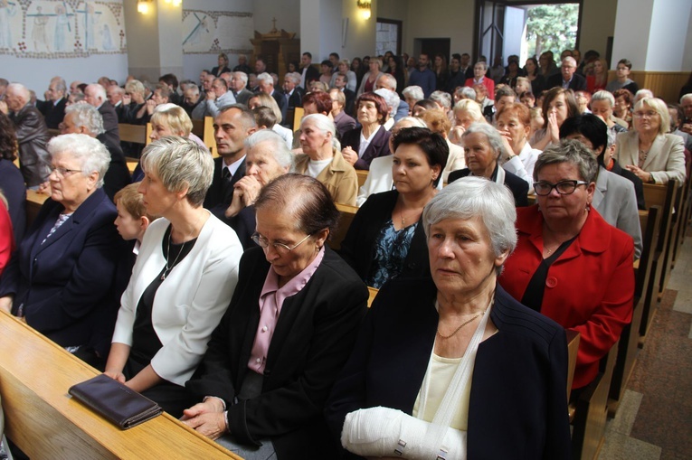 Mikołajowice. Konsekracja ołtarza