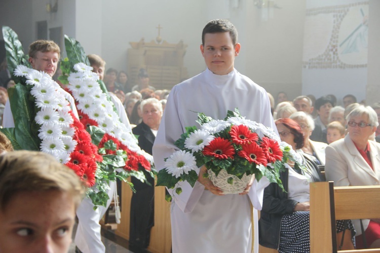 Mikołajowice. Konsekracja ołtarza