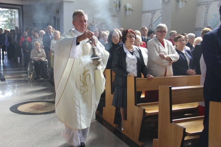 Mikołajowice. Konsekracja ołtarza