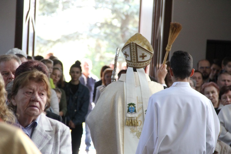 Mikołajowice. Konsekracja ołtarza