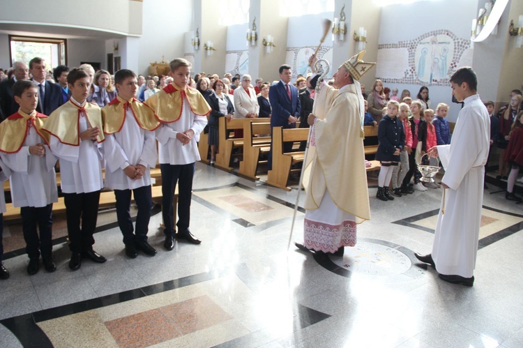 Mikołajowice. Konsekracja ołtarza