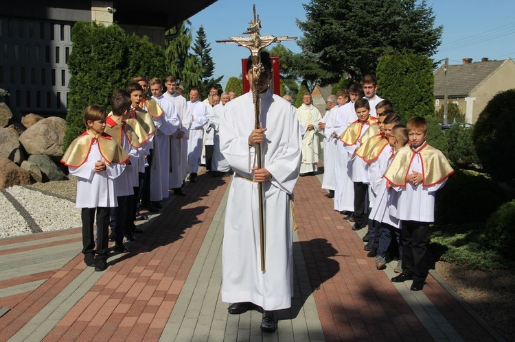 Mikołajowice. Konsekracja ołtarza