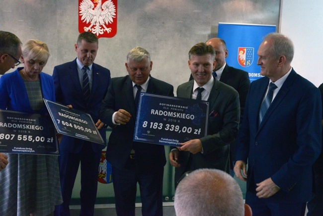 Dotacje na drogi lokalne w regionie radomskim