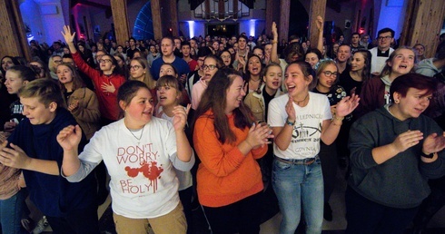 Młodzi o stygmatach - XXXI Wieczór Modlitwy Młodych w archidiecezji gdańskiej