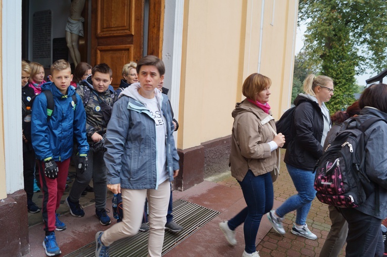 Pielgrzymka katechetów z Mszczonowa do Lutkówki