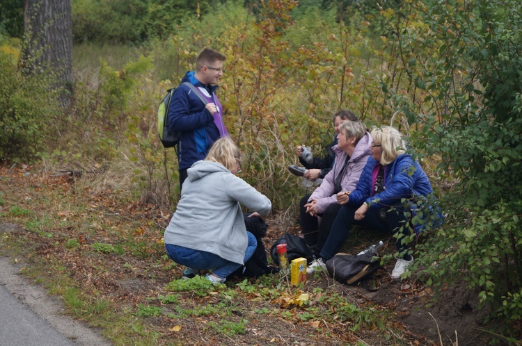 Pielgrzymka katechetów z Mszczonowa do Lutkówki