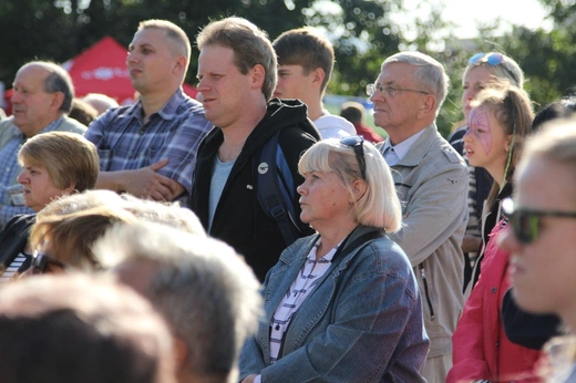 1. Festyn parafialny "Dach z serca" na os. Polskich Skrzydeł w Bielsku-Białej