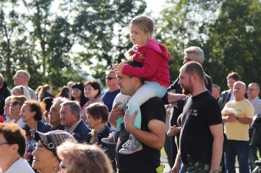 1. Festyn parafialny "Dach z serca" na os. Polskich Skrzydeł w Bielsku-Białej