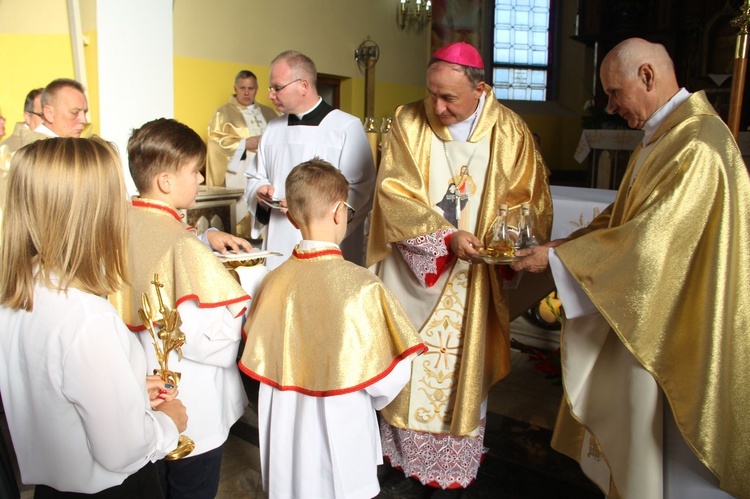 Bystra. Konsekracja ołtarza